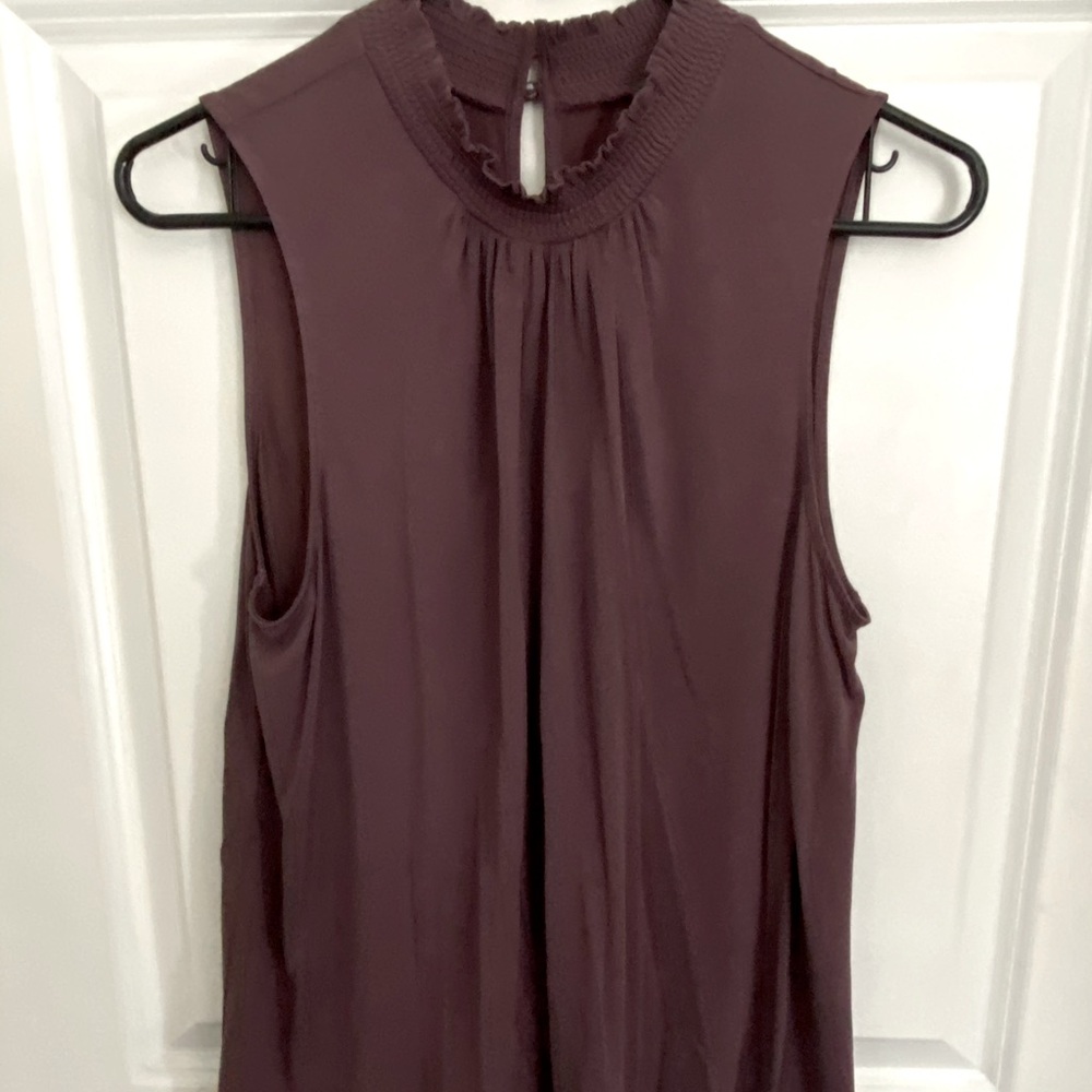 Woman sleeveless top